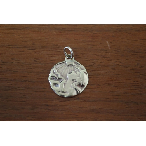 270 - Presented as 9k Gold Hallmarked Pendant with Art Deco Style Detail of a Woman Looking up to the Sun