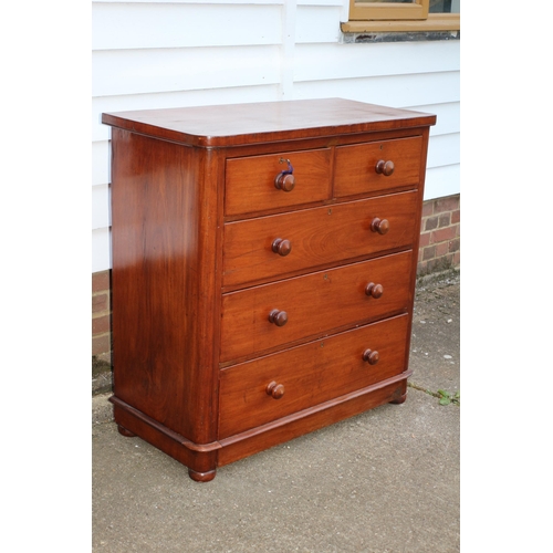 210 - Beautiful Mid Victorian Chest of Drawers with Key