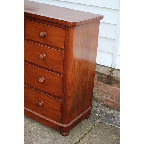 210 - Beautiful Mid Victorian Chest of Drawers with Key