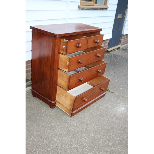 210 - Beautiful Mid Victorian Chest of Drawers with Key