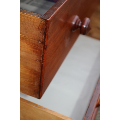 210 - Beautiful Mid Victorian Chest of Drawers with Key