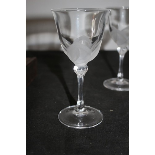 510 - 5x Lalique Style Wine Glasses with Frosted Floral Design to Stem