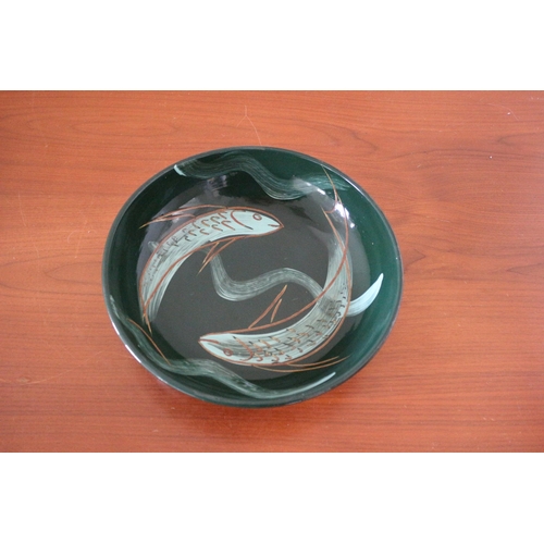 47 - Very Nice Hand Made Large Oriental Styled Deep Green Pottery Bowl with Fish Design - Tree Cross Pott... 