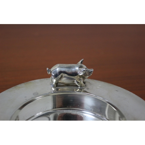 73 - Very Unusual Circular Silver Hallmarked Dish with Pig Mounted on Top - 103.8g - 3.34 Troy oz