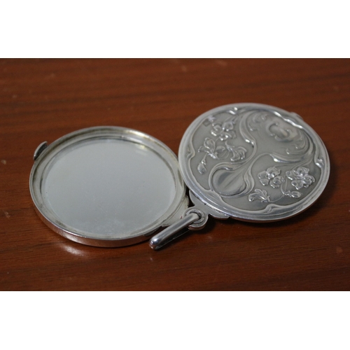 226 - 1902, (Edwardian), Birmingham Silver Hallmarked Vanity Pocket Circular Mirror - Highly Designed to B... 