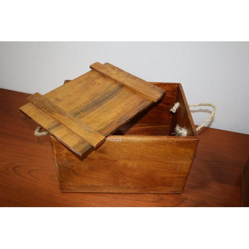 20 - Wooden Storage box with rope handles and lid 36x25x22cm