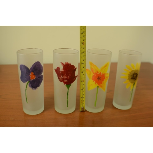 84 - 4 Dartington Tall frosted Glasses with Flowers On