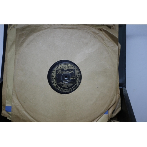 322 - V Vintage Vinyl Record Case Containing a Selection of Vintage 78's