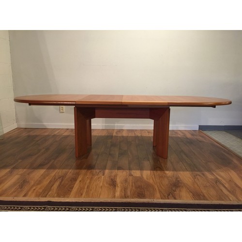 16 - Beautiful Genuine Skovby Danish Teak Dining Table - 66