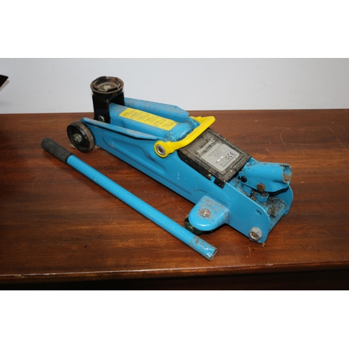 14 - Silverline Working 2000kg Car Trolley Jack with Detachable Handle