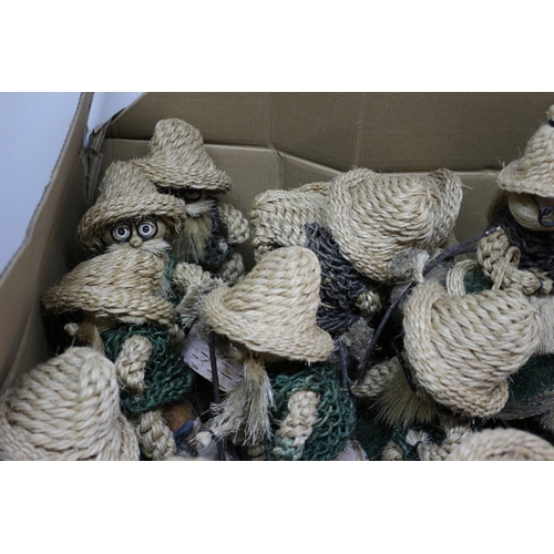 20 - Large Box Containing Large Quantity of Garden Ornamental Rope & Straw People