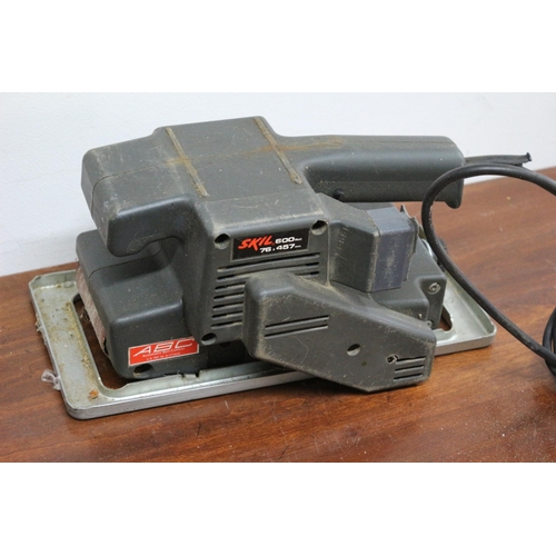 21 - Skil 76 Working Sander with Automatic Belt Control