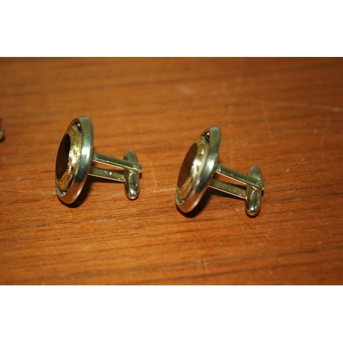 69 - 2 x Pairs of Vintage Hickok Cufflinks from the USA