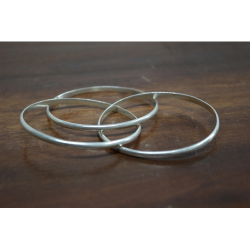 137 - 925 Marked 3 Ring Bangle