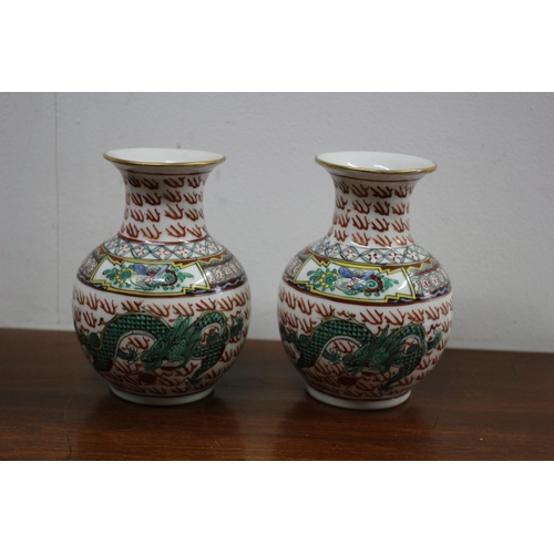 90 - 2 x Chinese, (Hong Kong), Dragon Vases - Hand Decorated - 13cm Tall