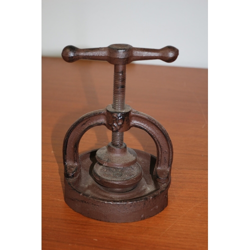 193 - Cast Metal Nut Press/Cracker - Heavy