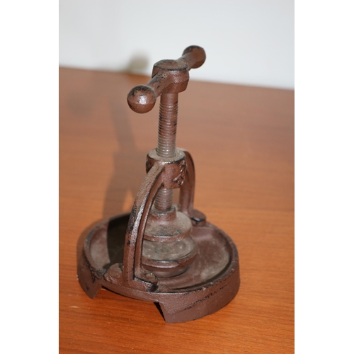 193 - Cast Metal Nut Press/Cracker - Heavy