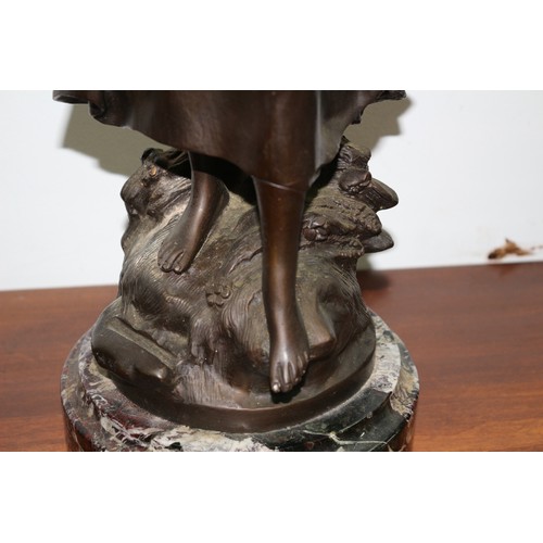 139 - Beautiful Bronze Statue of a Woman on a Marble Base - Very Heavy - 50cm Tall