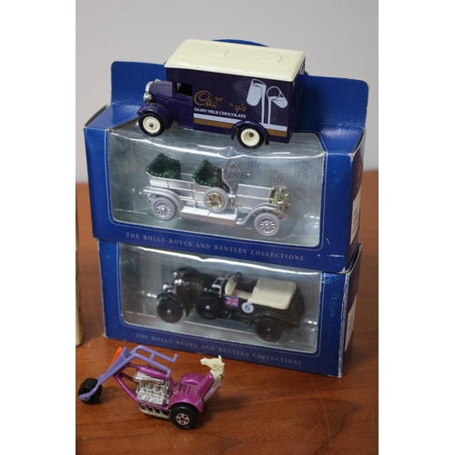 35 - Selection of Boxed and Loose Die cast Model Vehicles - Lledo, Corgi and Matchbox plus others. Also a... 