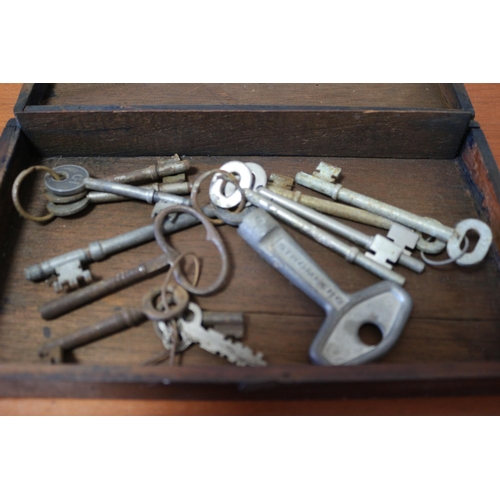 43 - Vintage Box containing Various Keys