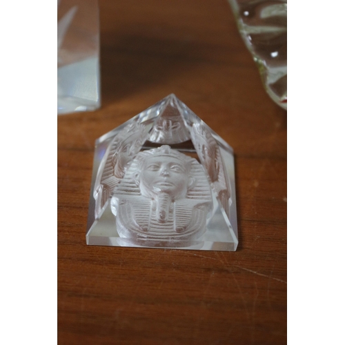 85 - 3 x Nice Glass Ornaments - Bird, Tutankhamun in a Pyramid and Humming Bird Paperweight