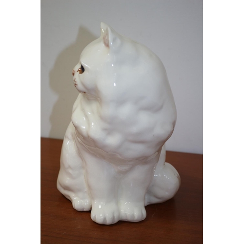 137 - Very Nice Winstanley Persian Cat - White with Blue Glass Eyes - Size 6 - Signed and Stamped