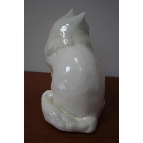 137 - Very Nice Winstanley Persian Cat - White with Blue Glass Eyes - Size 6 - Signed and Stamped