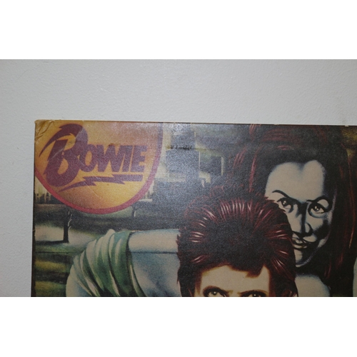 254 - David Bowie - Gateleg Cover Diamond Dogs Vinyl Album 1974 UK 1st Pressing RCA - Good Vinyl