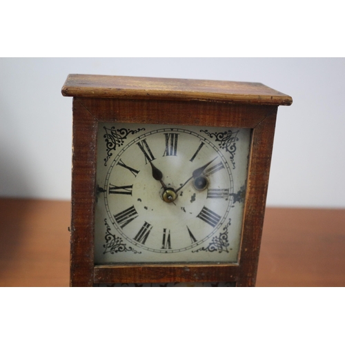 175 - Vintage Wooden cased Mantle Clock with Decorative Glass Front plus Pendulum and Key - 26 x 17cm