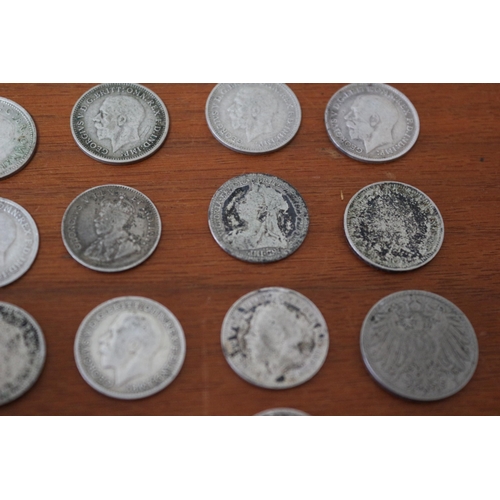 177 - Good Selection of Silver Half Crowns, Sixpences and Other White Metal Coins