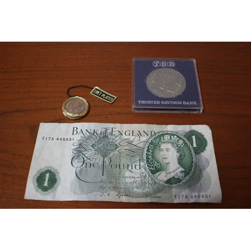 63 - 1 Pound Note, Silver Jubilee Coin, 19 Carrot Gold Plated Coin