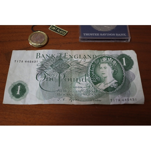 63 - 1 Pound Note, Silver Jubilee Coin, 19 Carrot Gold Plated Coin