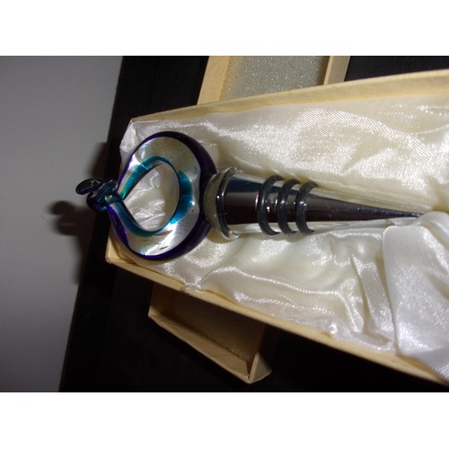 387 - Murano glass Bottle stop with love knot and a Murano Glass Ink Pen including small bottle of ink, bo... 