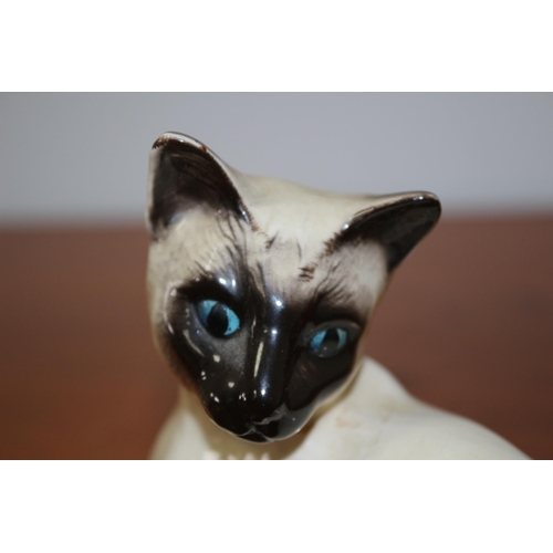 384 - Vintage Royal Doulton Siamese Cat - 1558