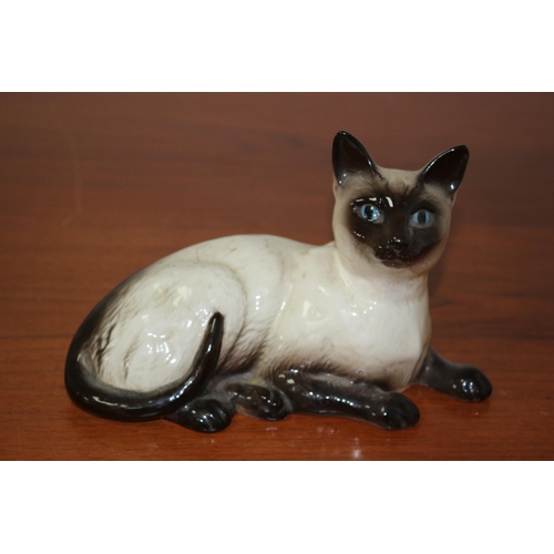 386 - Vintage Royal Doulton Siamese Cat - 1559