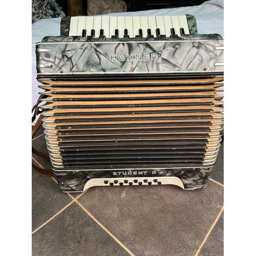 137 - Hohner Student 2 Accordion - Working