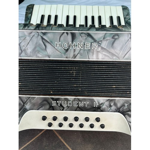 137 - Hohner Student 2 Accordion - Working