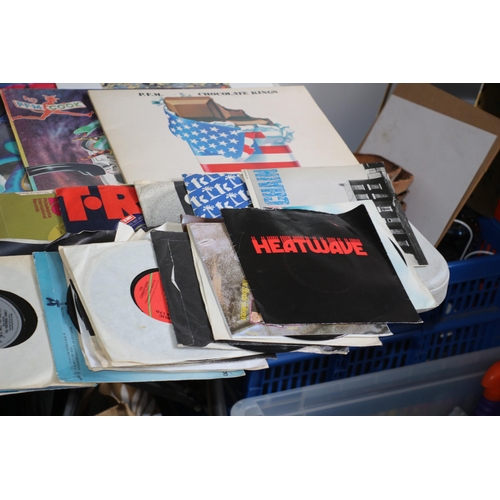 318 - Selection of Vinyl Lp's and a Large Quantity of Single Vinyl's