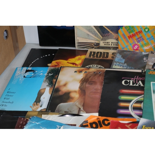 318 - Selection of Vinyl Lp's and a Large Quantity of Single Vinyl's