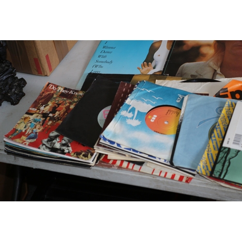 318 - Selection of Vinyl Lp's and a Large Quantity of Single Vinyl's