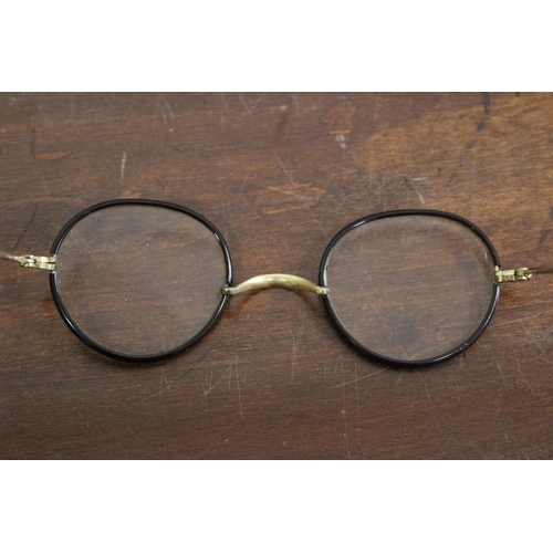 336 - Vintage Gold Filled 1/80 10 Algha Vintage Spectacles in Case