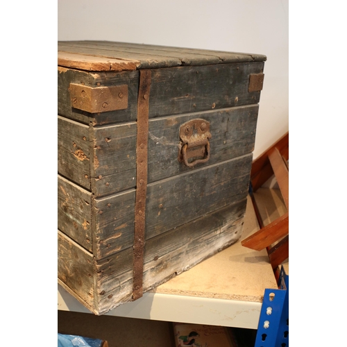 38 - Very Nice Vintage Panelled Wooden Trunk - 66 x 49 x 49cm