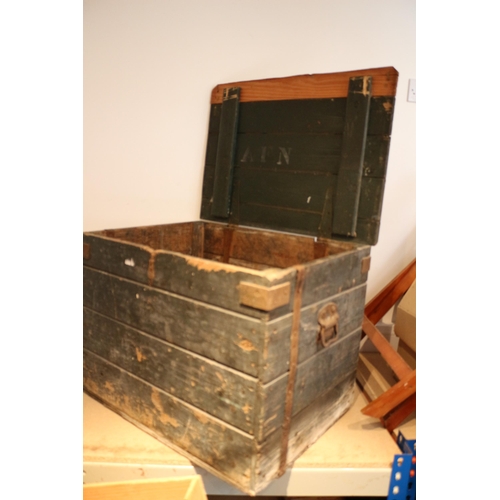 38 - Very Nice Vintage Panelled Wooden Trunk - 66 x 49 x 49cm