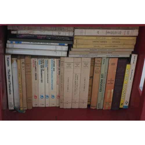 75 - Good Selection of Mixed Genre Books and Mixed Age with a Quantity in French Language