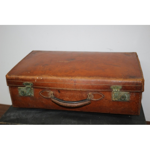 97 - Pair of Vintage Cases with Working Clasps