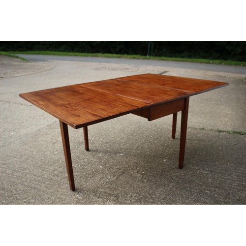 24 - Georgian Drop Leaf Table 
106 x 161 cm