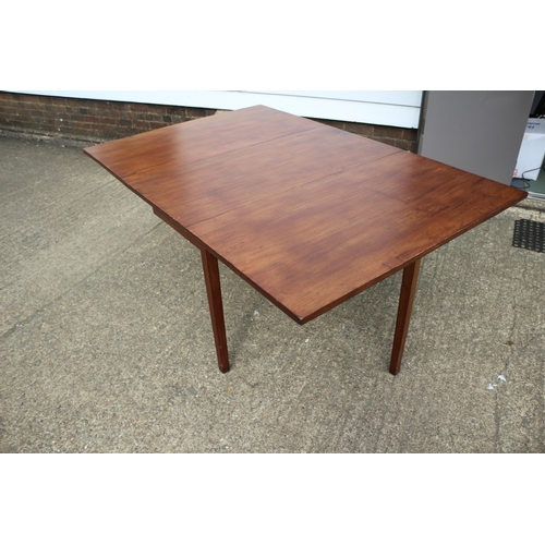 24 - Georgian Drop Leaf Table 
106 x 161 cm