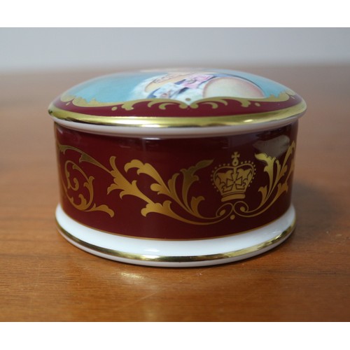 3 - Coalport Limited Edition Queen' Golden Jubilee Round Trinket Box - 2671/5000 with Certificate