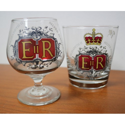 5 - Queen Elizabeth II - ER 1977 Silver Jubilee Glass Collection plus Pair of Boxed Golden Jubilee Glass... 