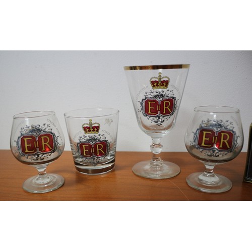 5 - Queen Elizabeth II - ER 1977 Silver Jubilee Glass Collection plus Pair of Boxed Golden Jubilee Glass... 